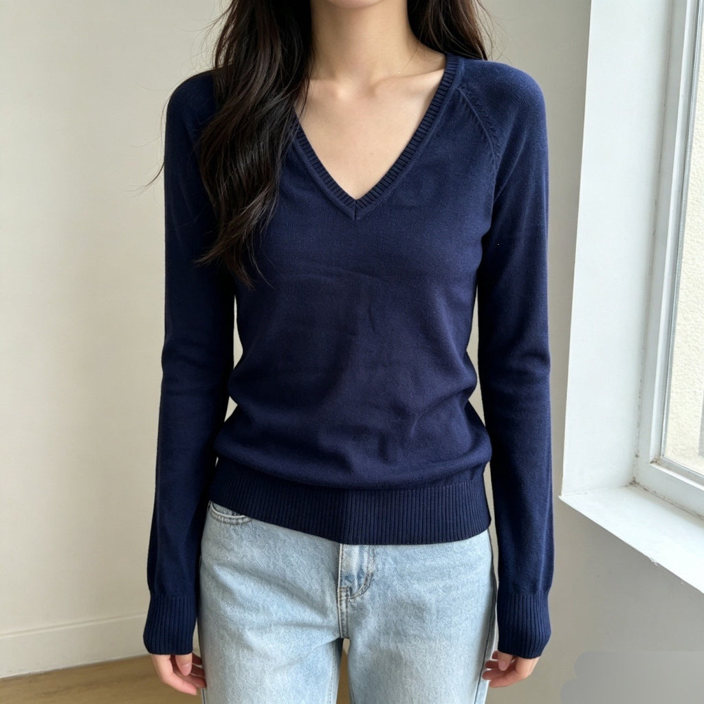 Women’s navy V-neck fine-knit sweater with long raglan sleeves and ribbed cuffs