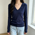 Women’s navy V-neck fine-knit sweater with long raglan sleeves and ribbed cuffs