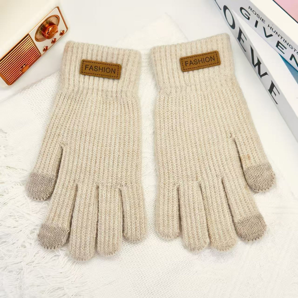 Women’s ribbed knit touchscreen gloves, light beige, with five-finger design