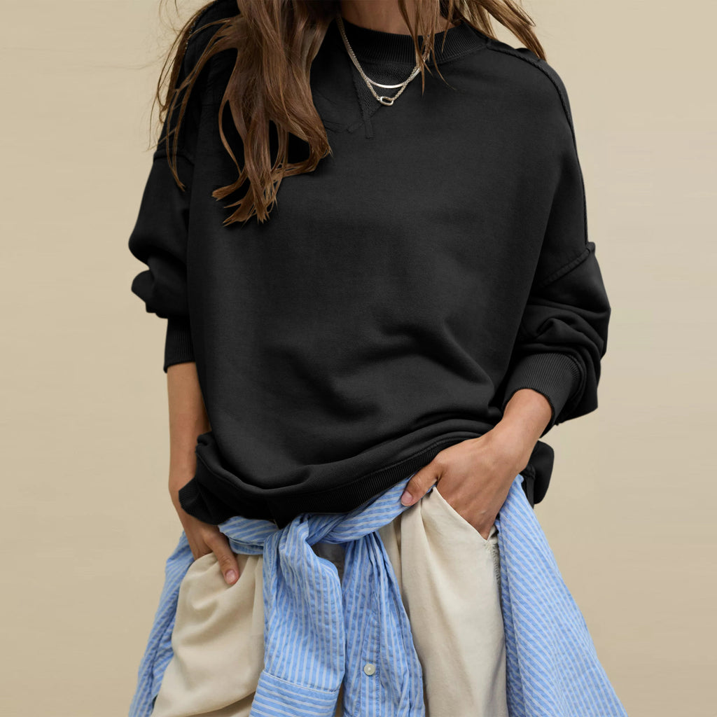Oversized crewneck sweatshirt in black with exposed seams and side slits at hem