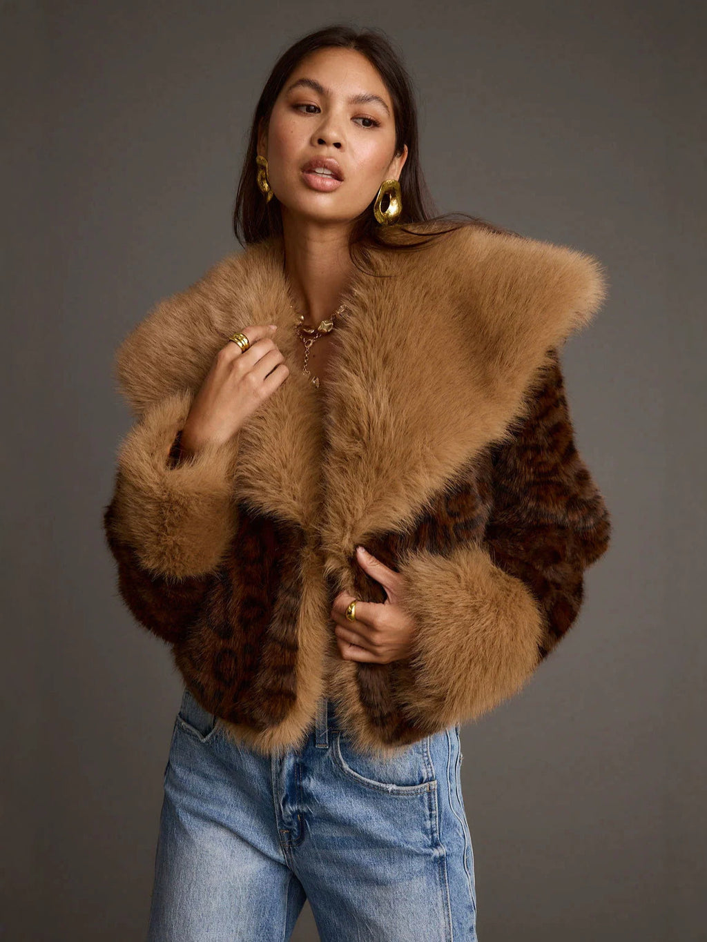 Leopard faux fur cropped jacket with oversized collar and long sleeves, tan trim