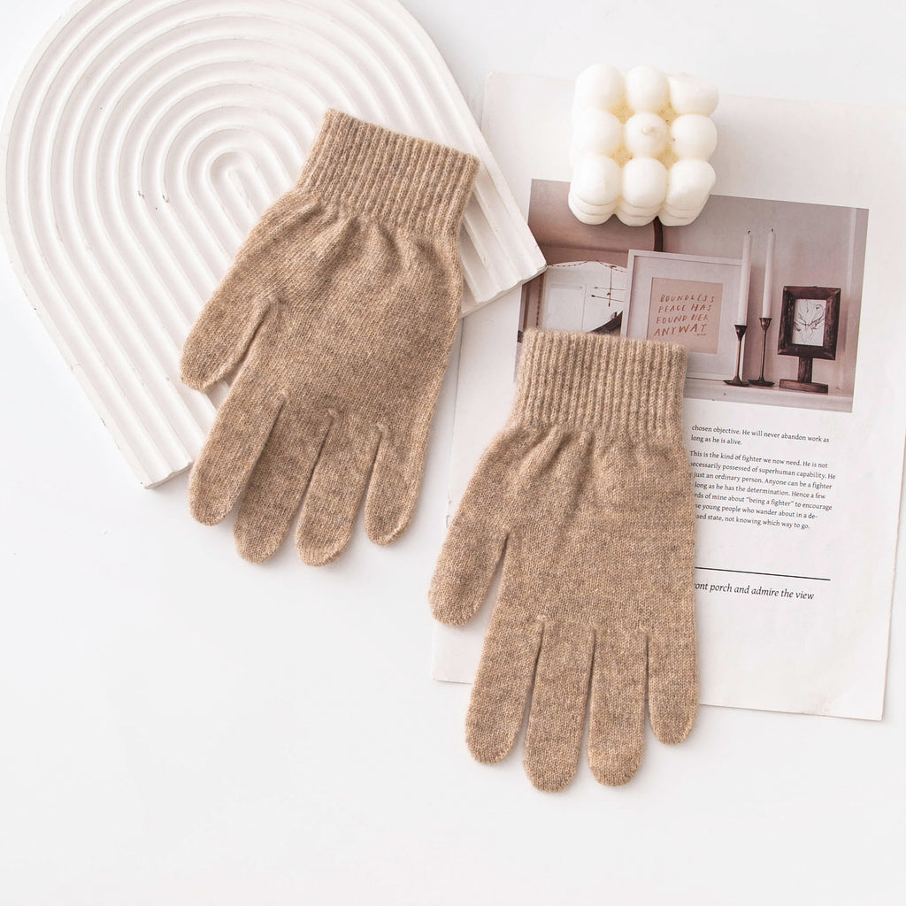 Camel knit winter gloves with ribbed cuffs and five-finger design