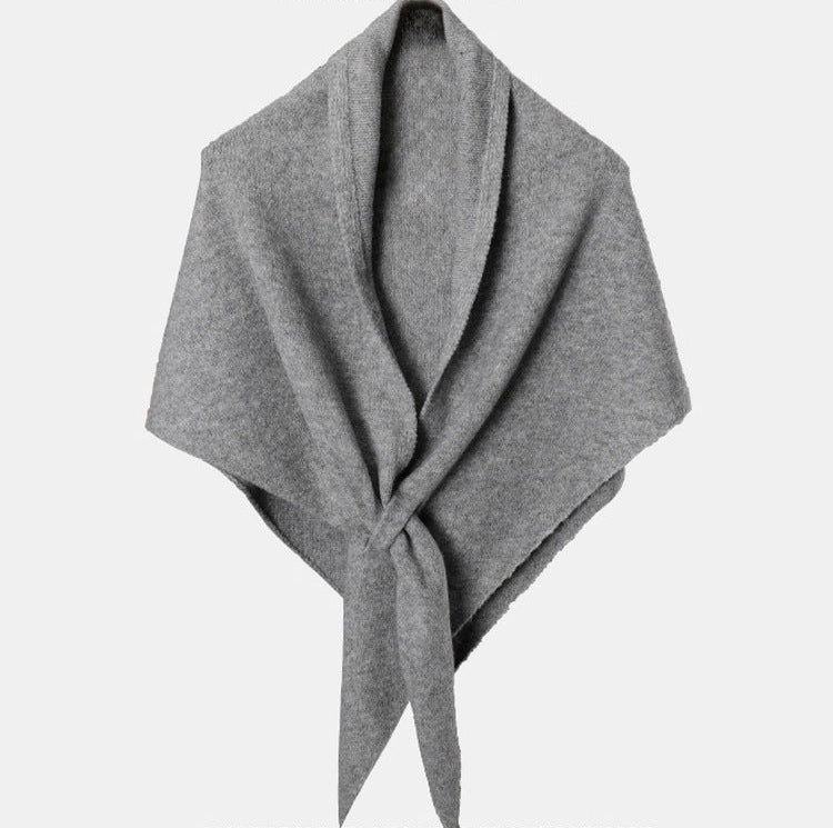 Women’s cashmere triangle scarf, light gray knit with tied center knot