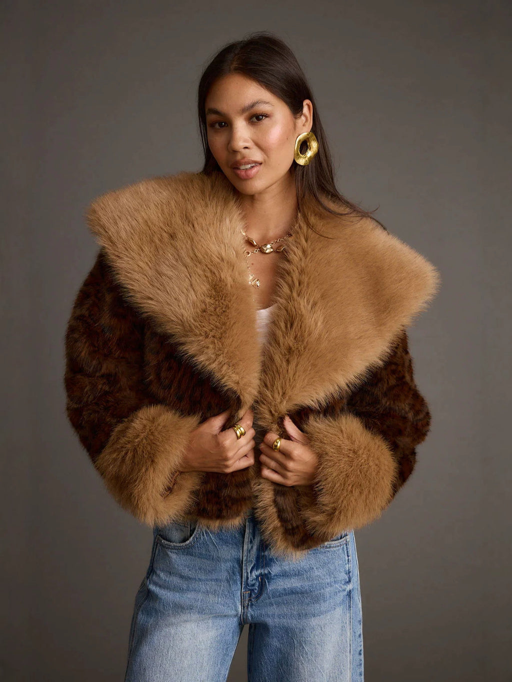 Leopard faux fur cropped jacket with oversized collar, open front and long sleeves