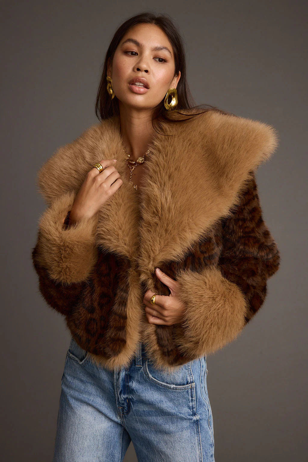 Leopard faux fur cropped jacket with oversized collar and open front, tan fur trim