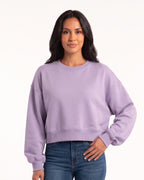 Cropped light purple crewneck sweatshirt with oversized sleeves and ribbed hem