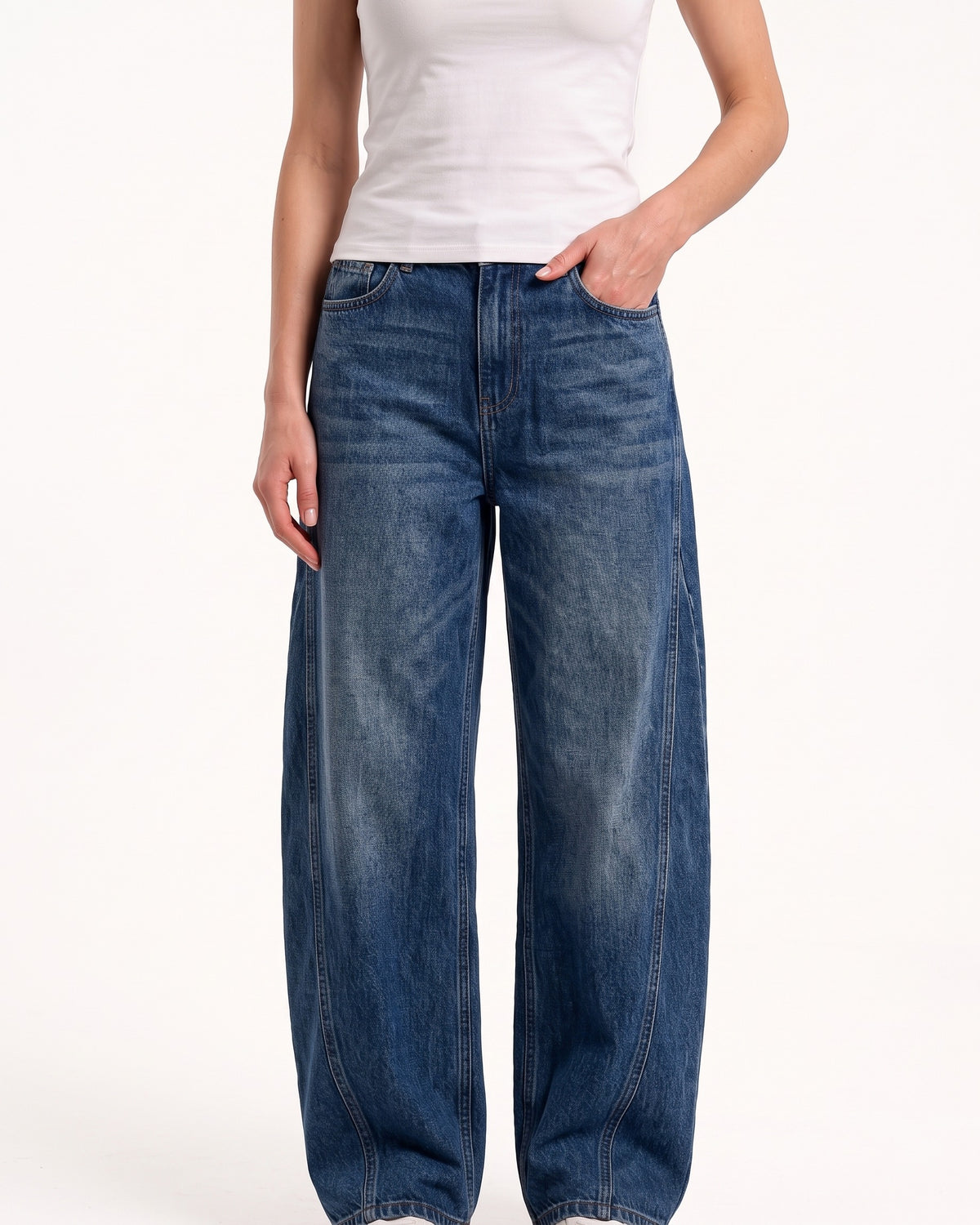 Dark blue high-waisted wide-leg jeans with front seam, relaxed baggy fit