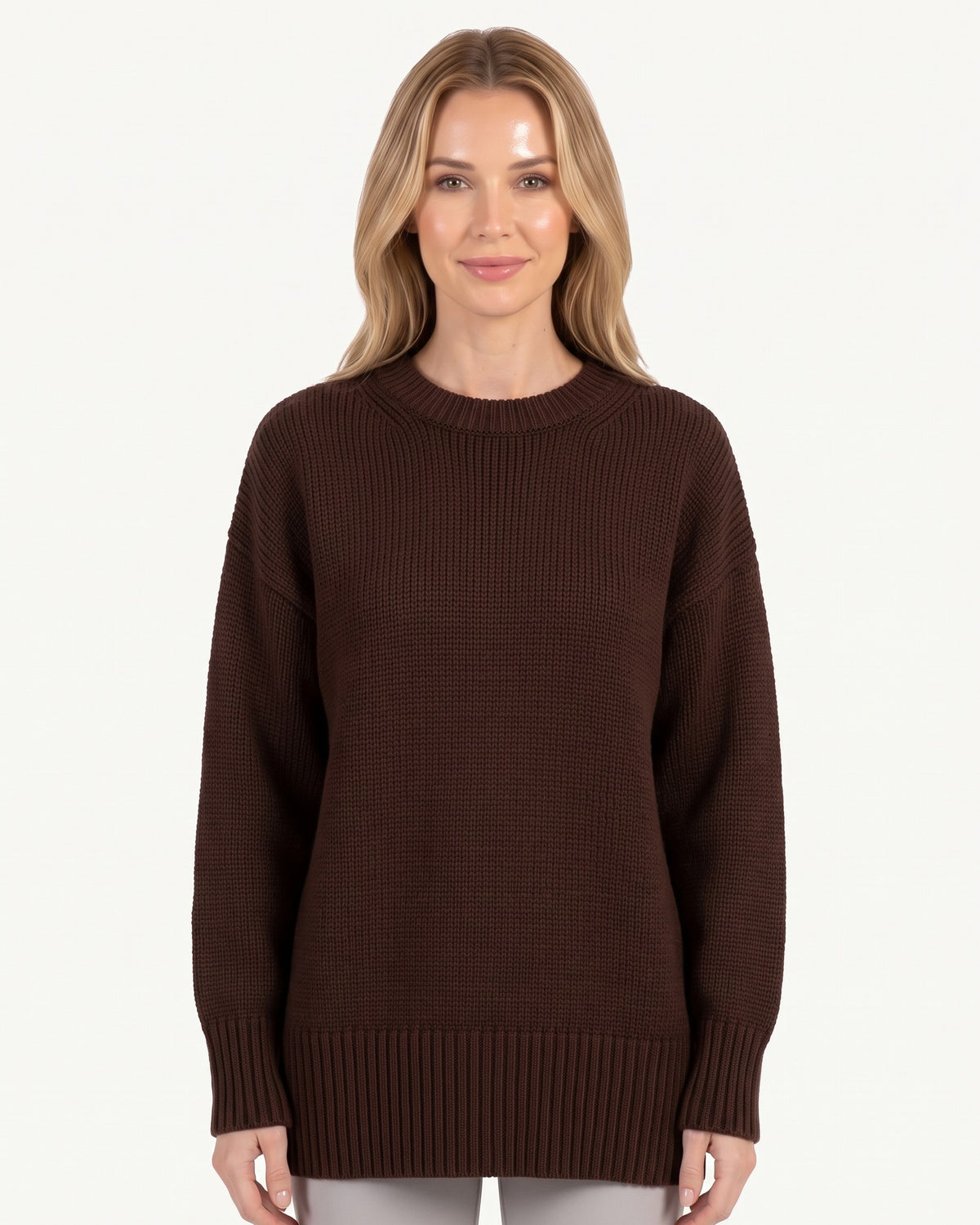 Women's oversized crew neck knit sweater, brown with ribbed hem and cuffs