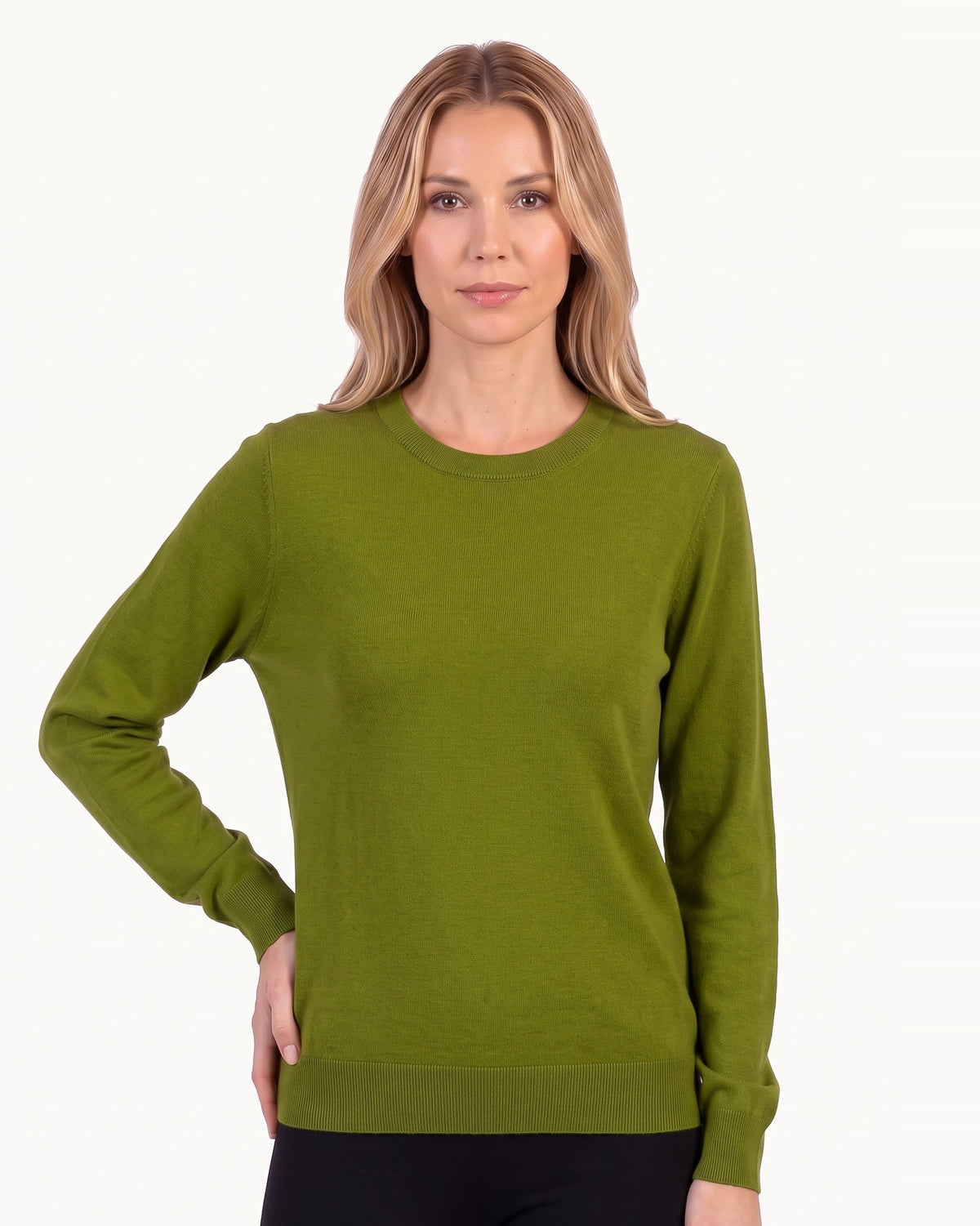 Women’s green wool crew neck sweater, fine knit pullover with long sleeves